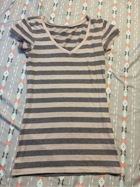 🍄Striped V-Neck Short Sleeve Tee